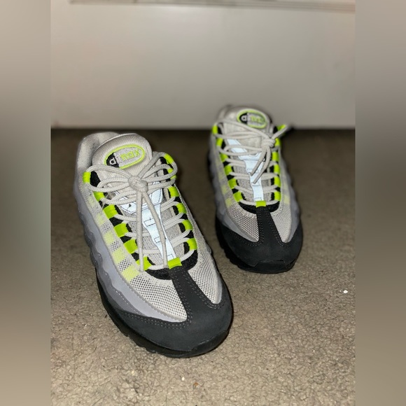 Air maxes Nike shoes - Picture 7 of 8